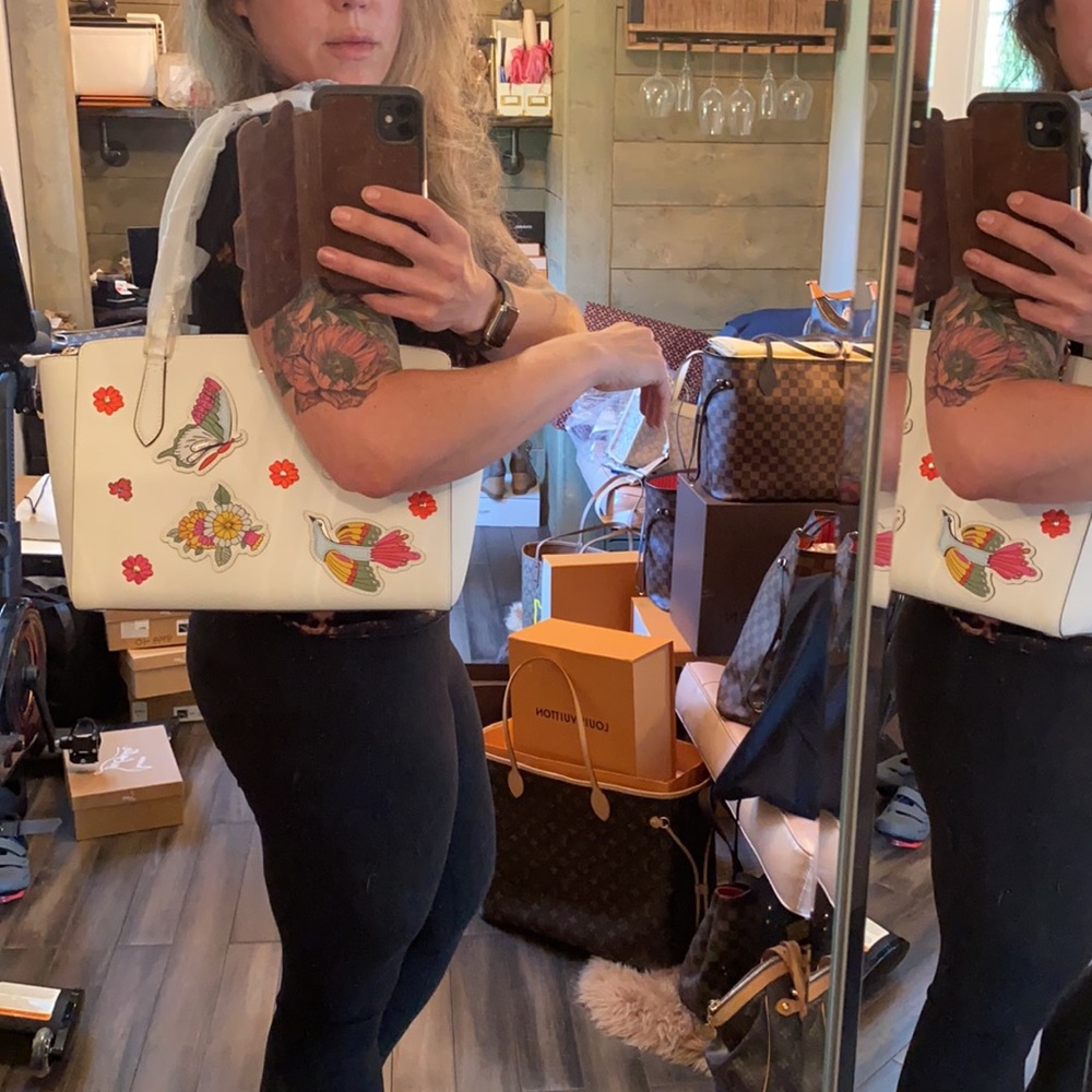 Tory Burch Emerson Crossbody Zip Tote - Picture 17 of 17